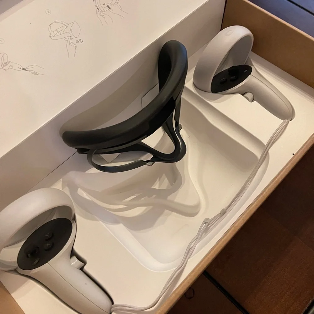 White VR Headset
